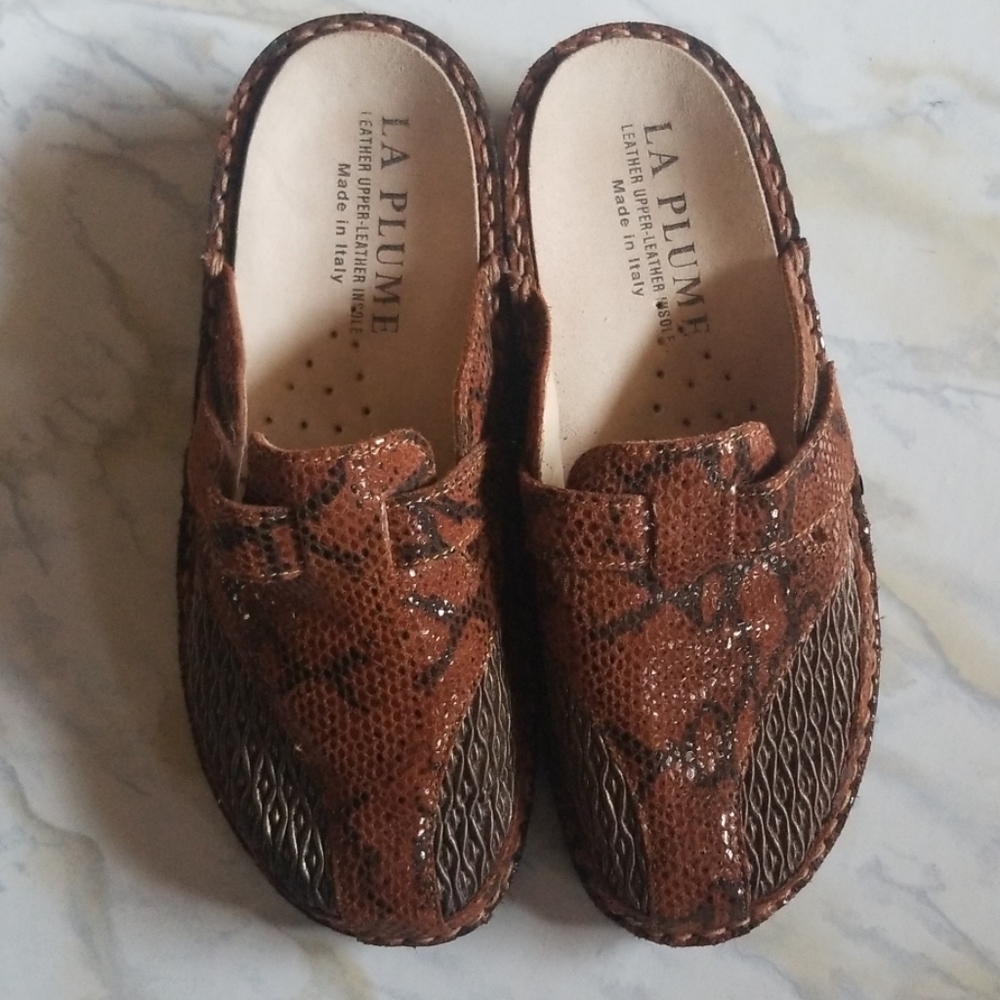 La Plume Flex slip on wedge shoe